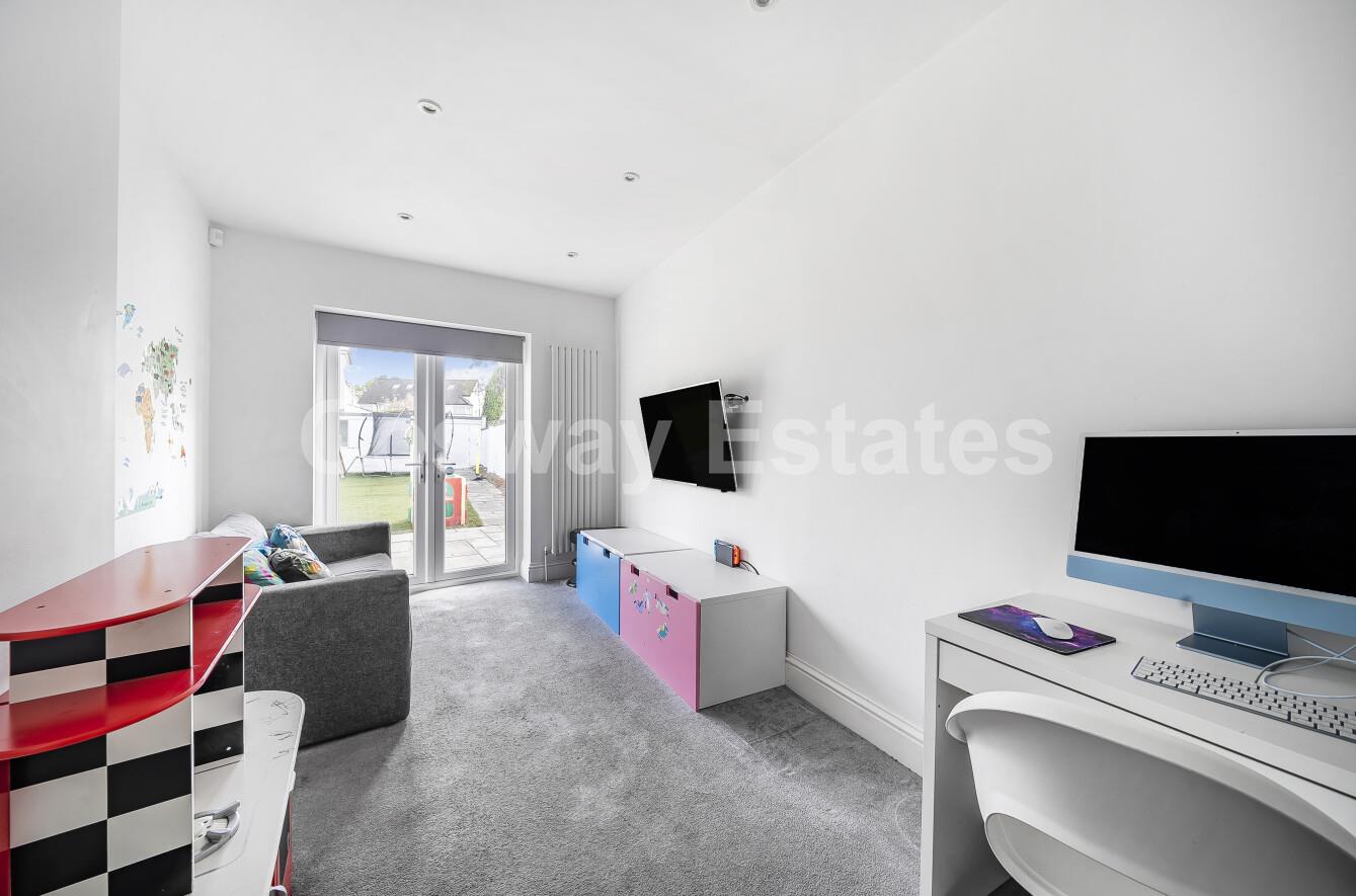 Derwent Avenue, Mill Hill